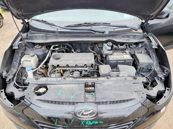 2013 HYUNDAI TUCSON — Engine bay