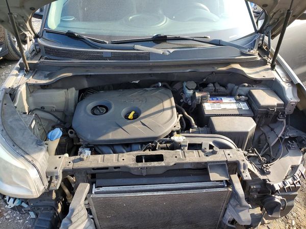 2014 KIA SOUL — Engine bay