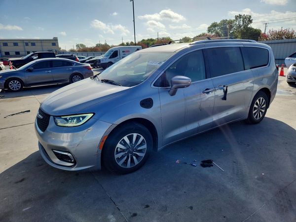 2021 CHRYSLER PACIFICA — DSFA — Front 3/4
