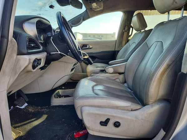 2021 CHRYSLER PACIFICA Touring L — DENT