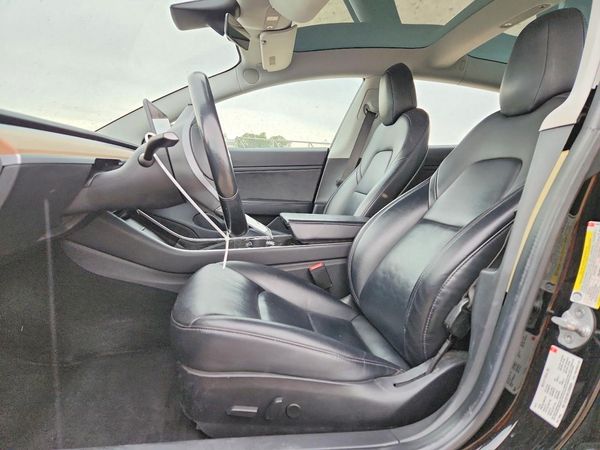 2018 TESLA MODEL 3 — DENT