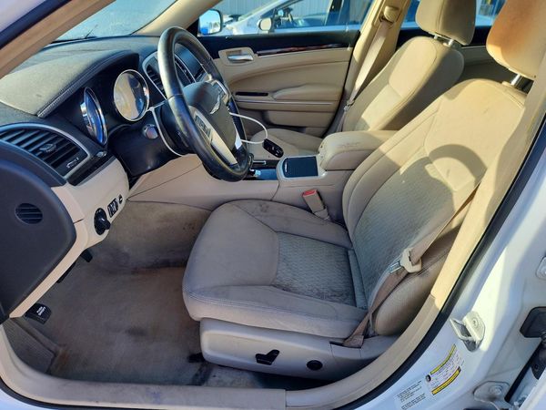 2012 CHRYSLER 300 Base/Limited — DENT