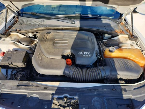 2012 CHRYSLER 300 Base/Limited — Engine bay
