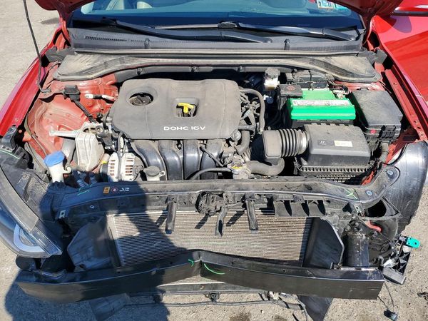 2017 HYUNDAI ELANTRA — Engine bay