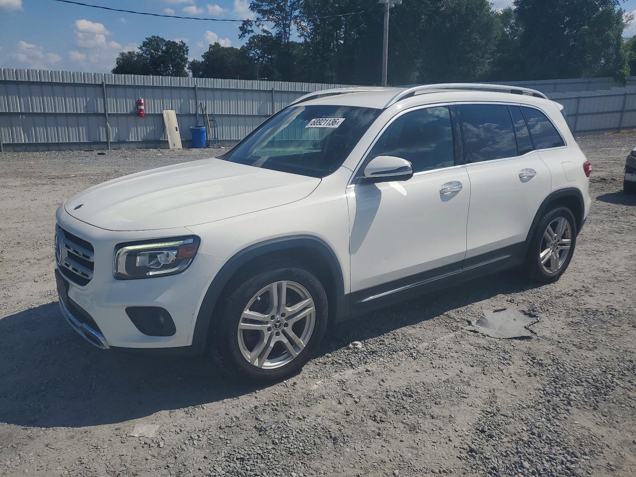 2021 MERCEDES-BENZ GLB GLB250-4M — Front 3/4