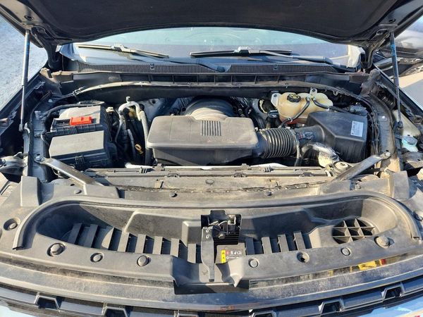 2021 CHEVROLET SUBURBAN Z71 — Engine bay