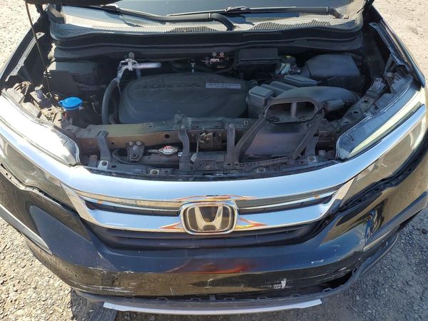 2019 HONDA PILOT EXL — Engine bay