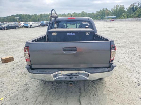 2015 TOYOTA TACOMA Delux Grade
