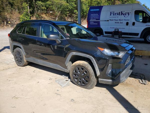 2021 TOYOTA RAV4 LE — Passenger 3/4