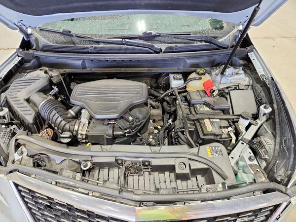 2020 CADILLAC XT5 — Engine bay