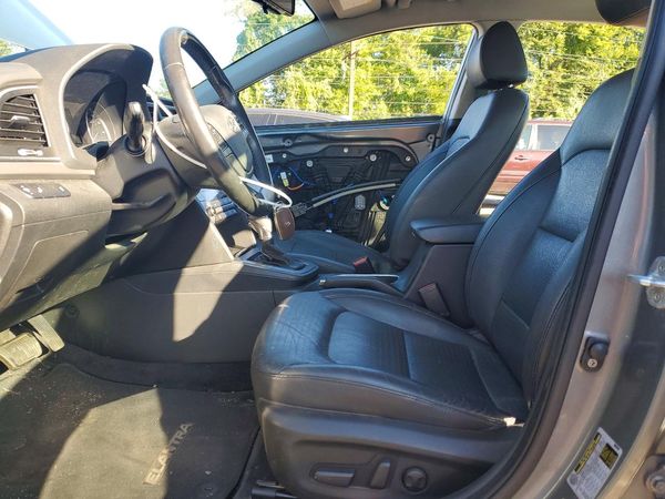 2017 HYUNDAI ELANTRA