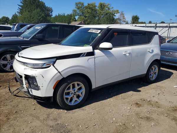 2022 KIA SOUL — Front 3/4