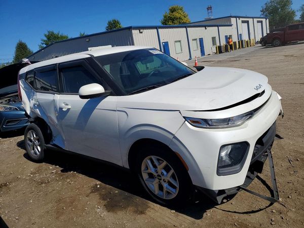 2022 KIA SOUL — Passenger 3/4