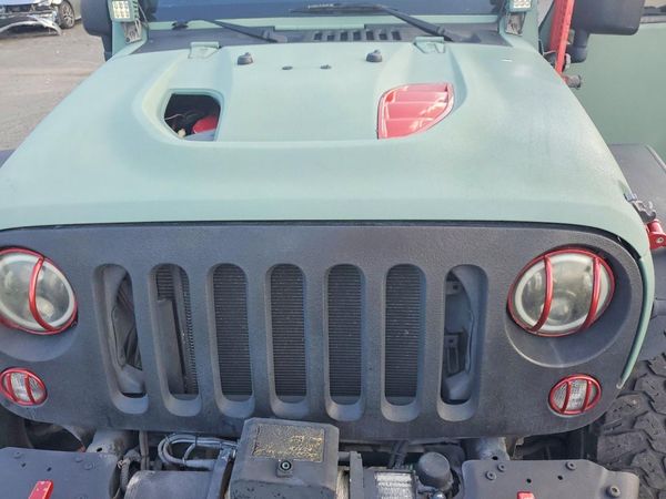 2014 JEEP WRANGLER Rubicon — Engine bay