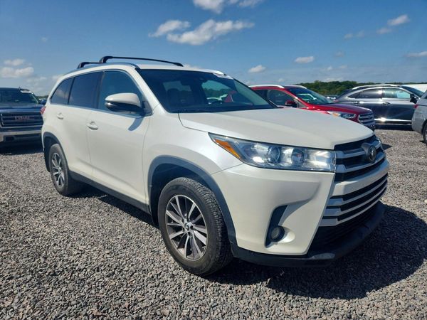 2019 TOYOTA HIGHLANDER — Passenger 3/4