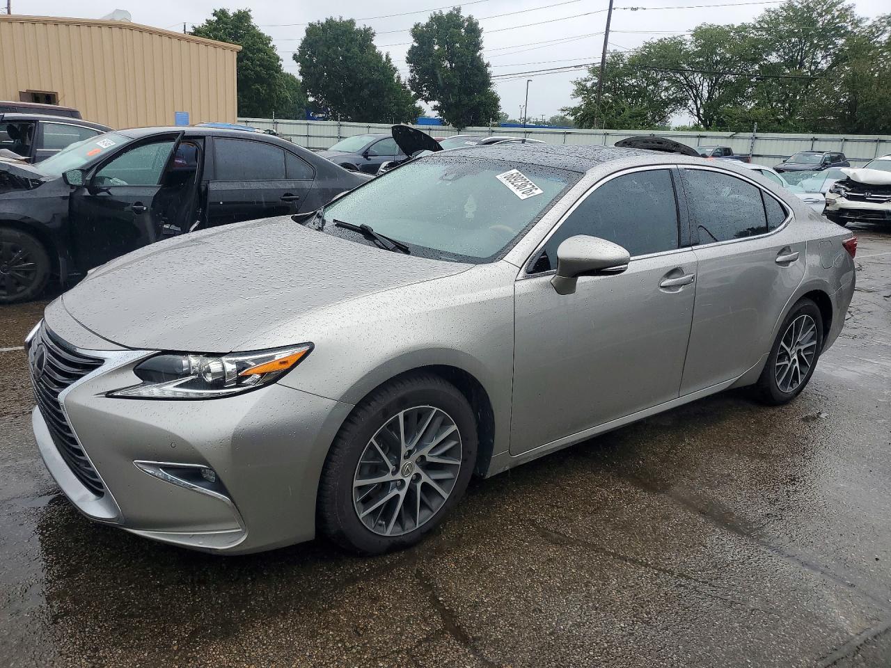 2016 LEXUS ES 350 — Front 3/4