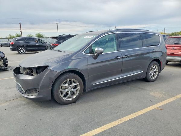 2017 CHRYSLER PACIFICA Limited — Front 3/4