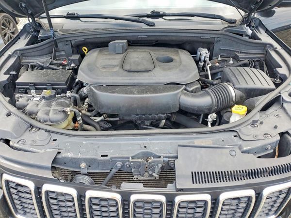 2019 JEEP CHEROKEE Limited — Engine bay