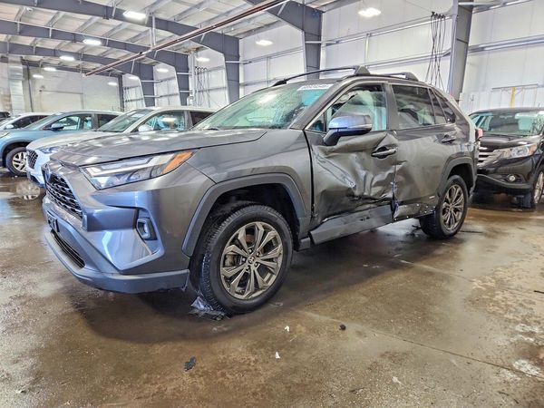 2022 TOYOTA RAV4 — Front 3/4