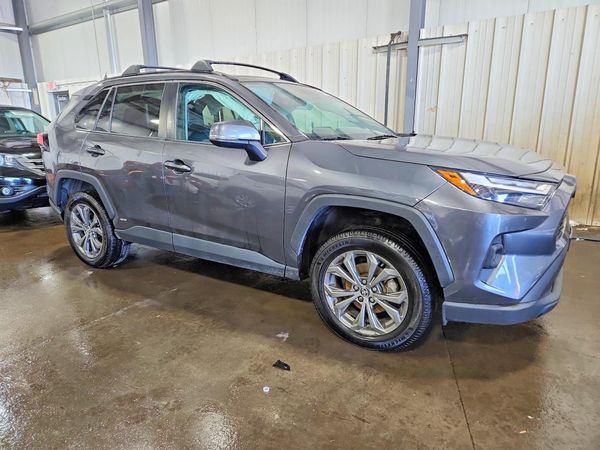 2022 TOYOTA RAV4 — Passenger 3/4