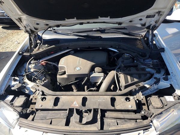 2014 BMW X3 xDrive28i — Engine bay