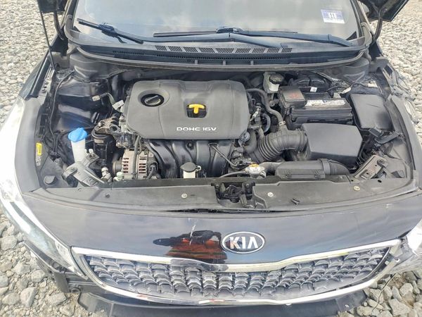 2017 KIA FORTE — Engine bay
