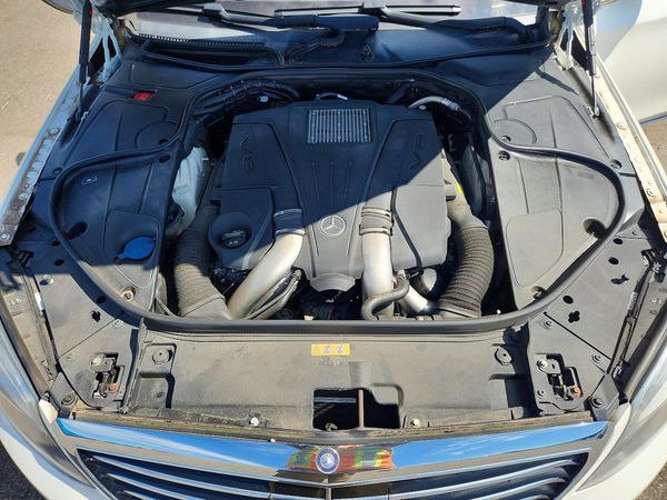 2017 MERCEDES-BENZ S — Engine bay