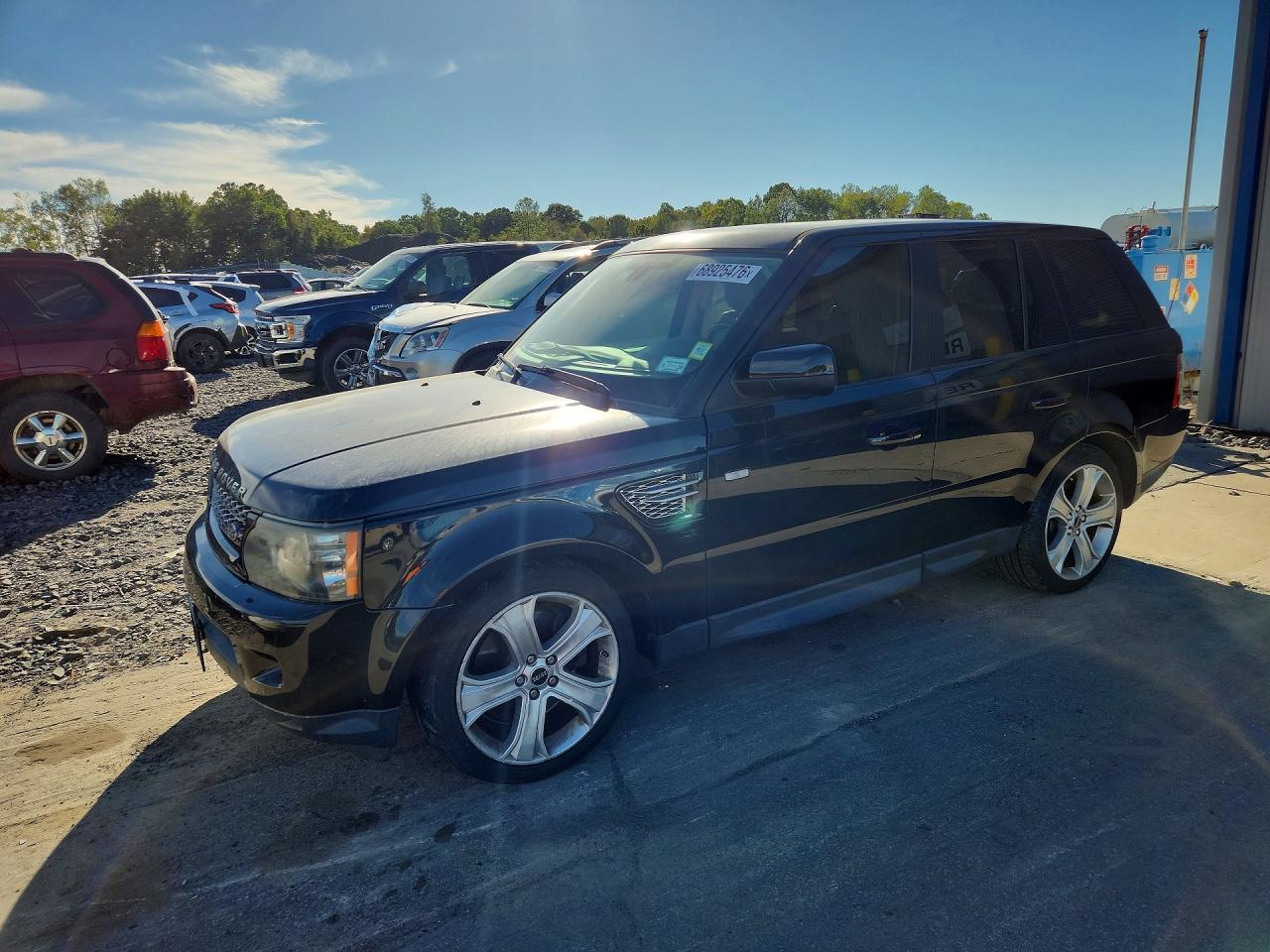 2013 LAND ROVER RANGEROVER HSE LUX — Front 3/4