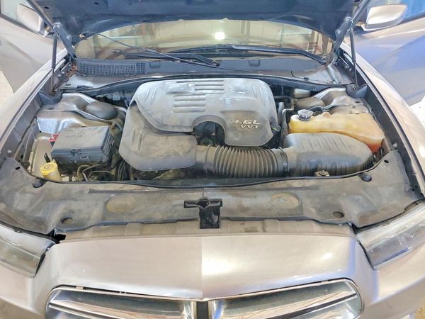 2014 DODGE CHARGER SXT — Engine bay