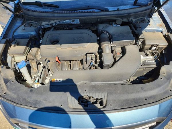 2017 HYUNDAI SONATA SE, Eco — Engine bay