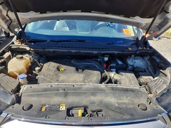 2018 FORD EDGE Titanium — Engine bay