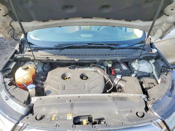 2017 FORD EDGE — Engine bay