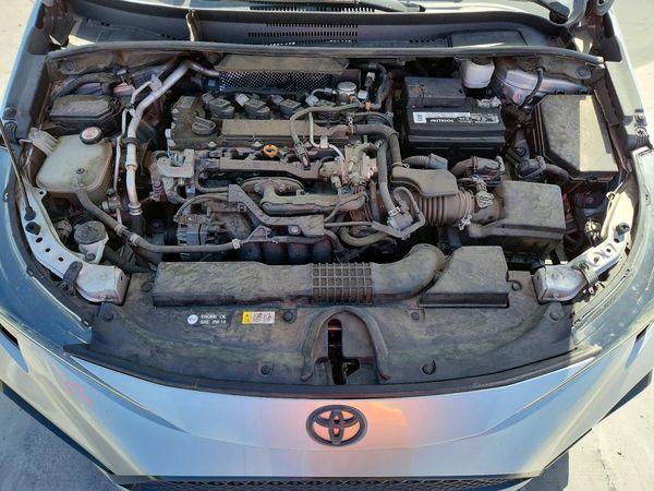 2020 TOYOTA COROLLA — Engine bay