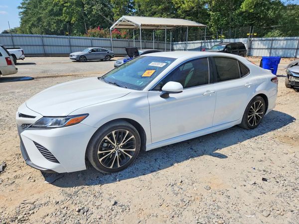 2018 TOYOTA CAMRY L/LE/SE/XLE — Front 3/4