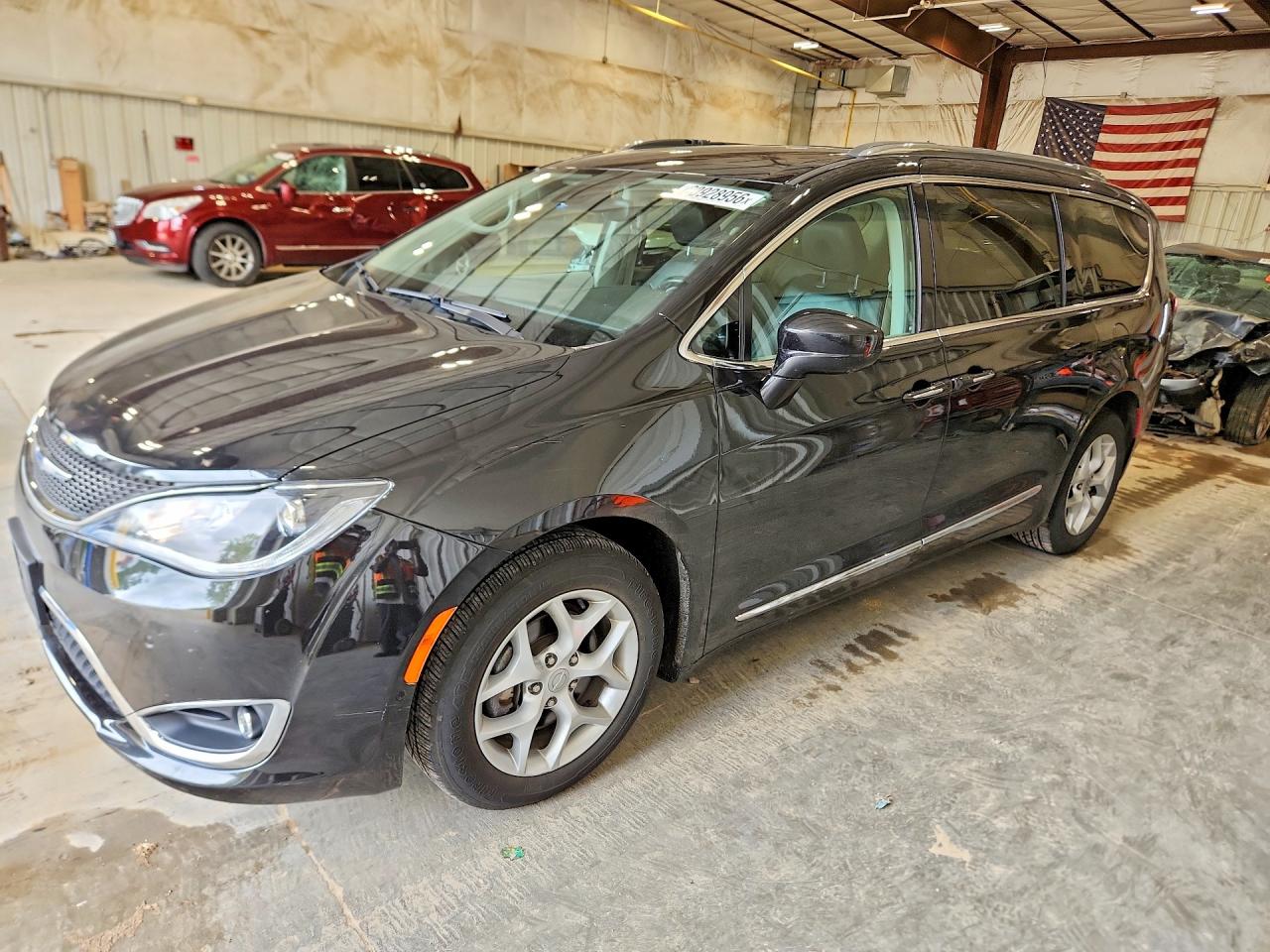 2017 CHRYSLER PACIFICA Touring L Plus — Front 3/4