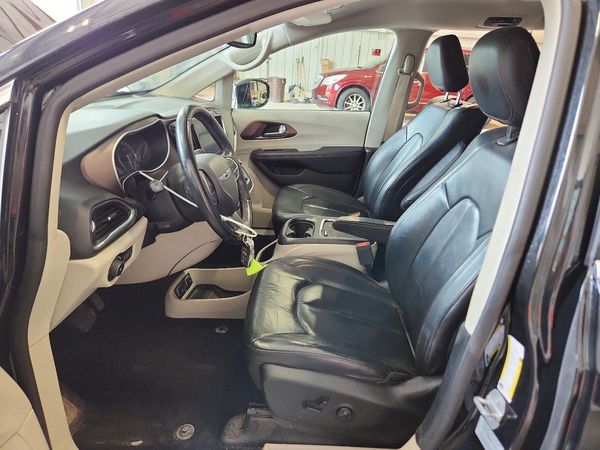 2017 CHRYSLER PACIFICA Touring L Plus — DENT