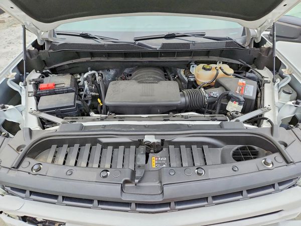 2021 CHEVROLET SILVERADO RST — Engine bay
