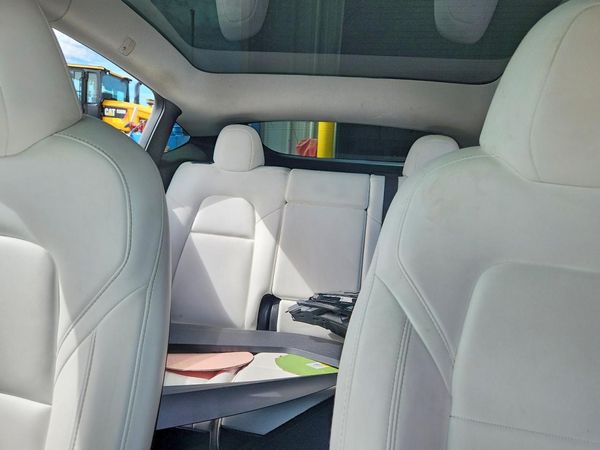 2024 TESLA MODEL Y — SUVN