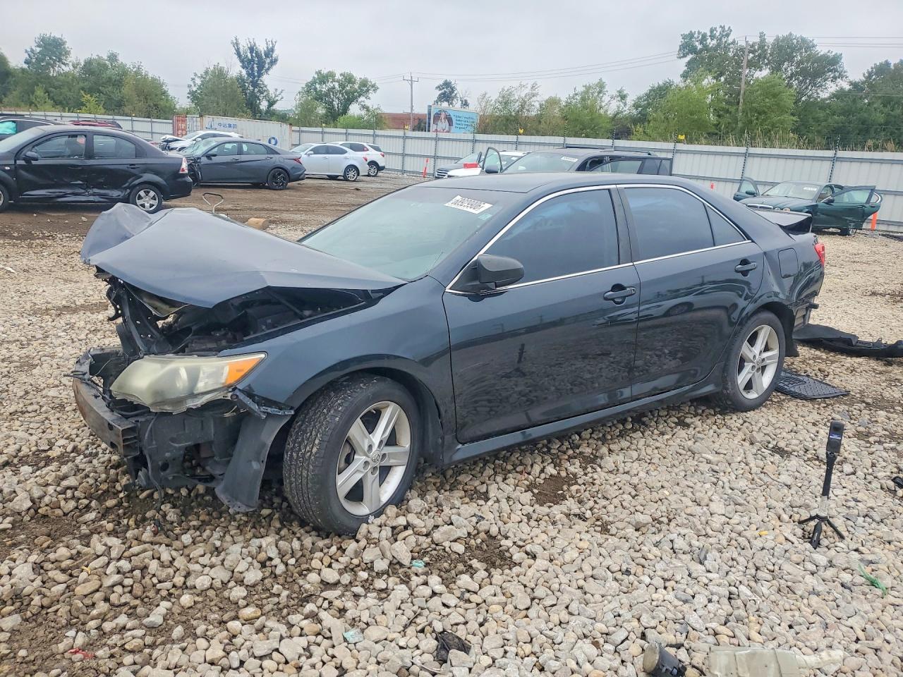 2014 TOYOTA CAMRY — Front 3/4