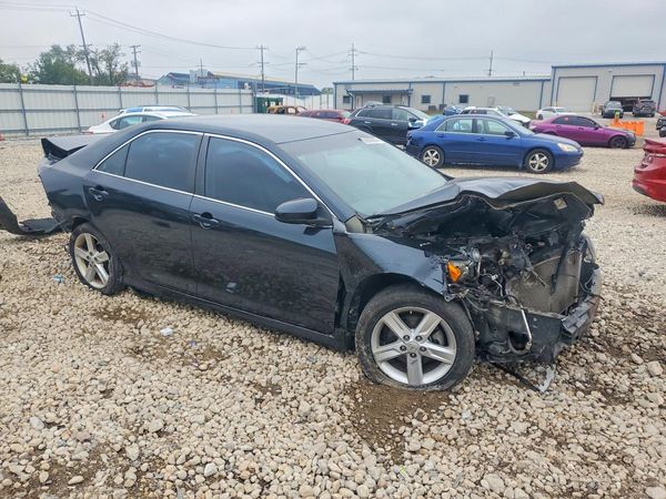 2014 TOYOTA CAMRY — Passenger 3/4