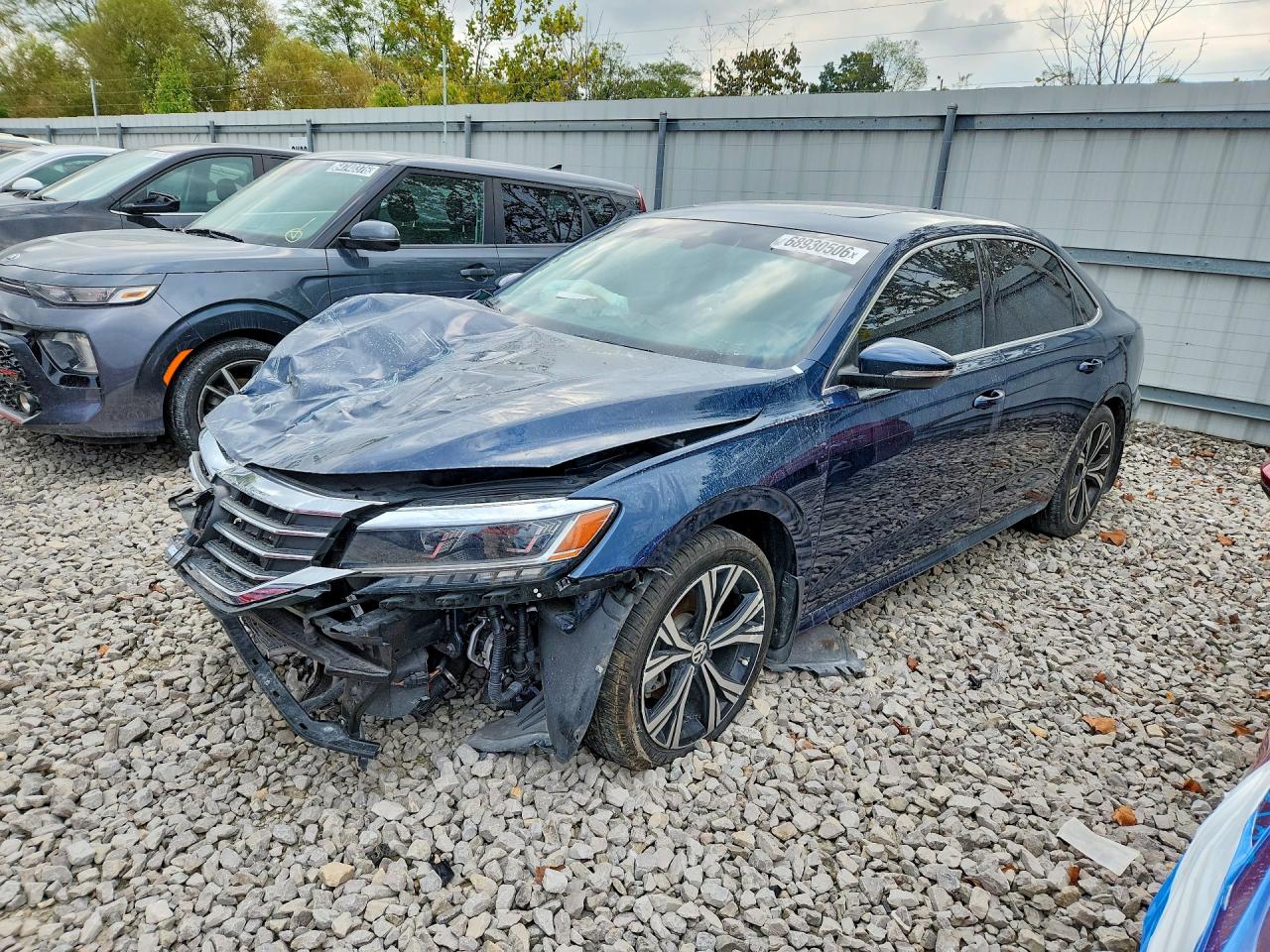 2022 VOLKSWAGEN PASSAT SE — Front 3/4