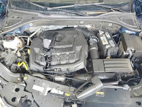 2022 VOLKSWAGEN PASSAT SE — Engine bay