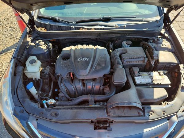 2014 HYUNDAI SONATA GLS/ GLS Popular — Engine bay