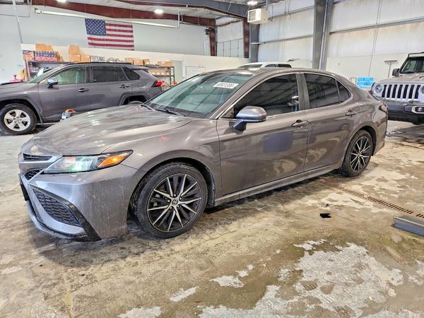 2021 TOYOTA CAMRY — Front 3/4