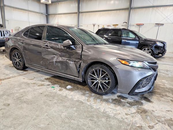 2021 TOYOTA CAMRY — Passenger 3/4