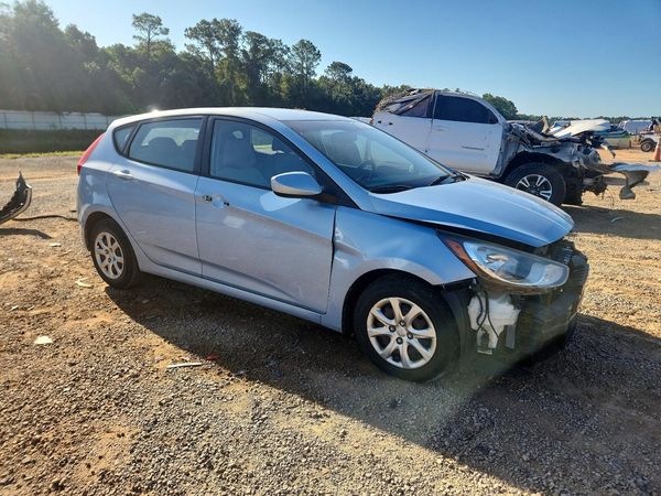 2014 HYUNDAI ACCENT 5DR GS / 4DR GLS — Passenger 3/4