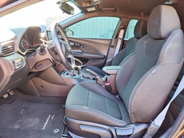 2019 HYUNDAI VELOSTER — DENT