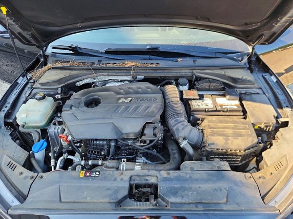 2019 HYUNDAI VELOSTER — Engine bay