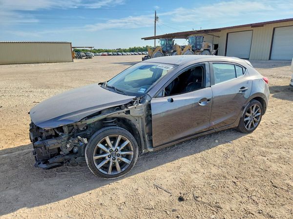 2018 MAZDA 3 — Front 3/4