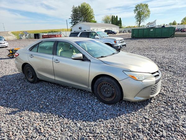 2016 TOYOTA CAMRY — Passenger 3/4